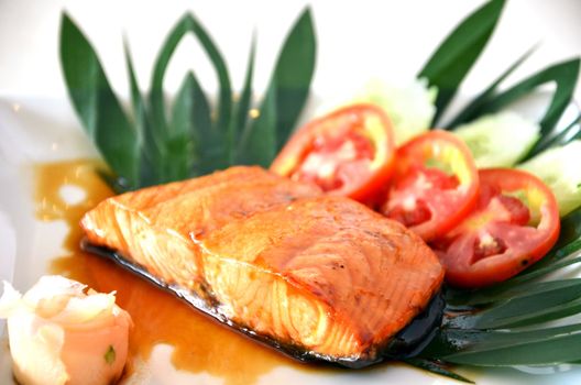  grilled salmon with vegetables