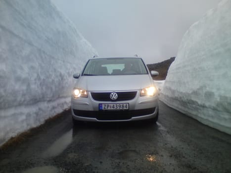 Snow by the road to Dønnesfjord, Hasvik