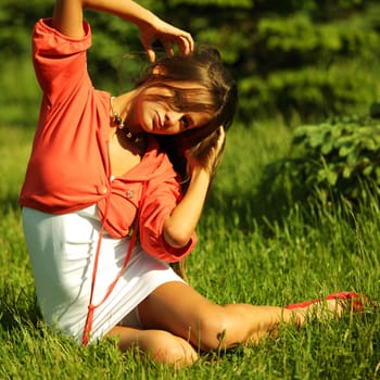 young sommer woman on green grass