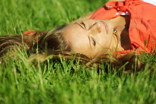 young sommer woman on green grass