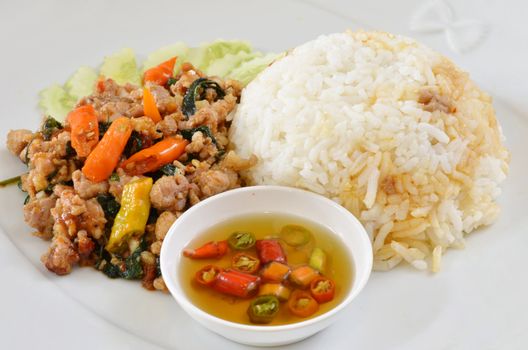 Rice and  minced pork fried with chilli pepper and  sweet basil 