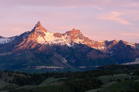 Pilot Peak (left) and Index Peak (center) at sunrise in summer, Shoshone National Forest, Park County, Wyoming, USA