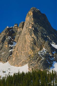 Liberty Bell Peak (center right) (elevation above sea level: 7,720 ft.) and The Early Winters Spire (center) (elevation above sea level: 7,807 ft.), Okanogan National Forest, Okanogan County, Washington, USA
