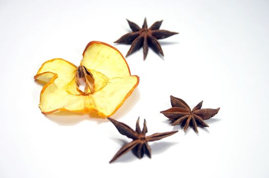 dry apple and illicium verum