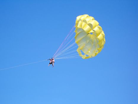 Tandem flight with a parachute over the ocean