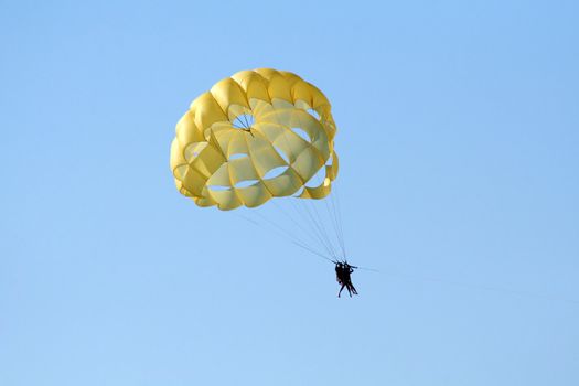 Tandem flight with a parachute over the ocean