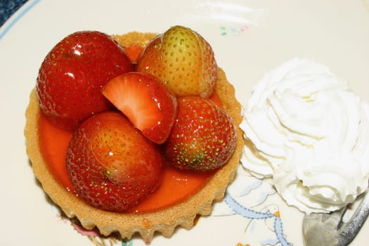 Strawberry tart with whipped cream