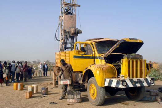 All stages of the drilling of a well in Burkina Faso Faso. Water is with 40 meters of depth and it is necessary to use a truck of drilling. To final manual pump will be assembled so that the well is protected from all pollution outside. A well costs 8000 Euro which are financed by humanitarian associations.