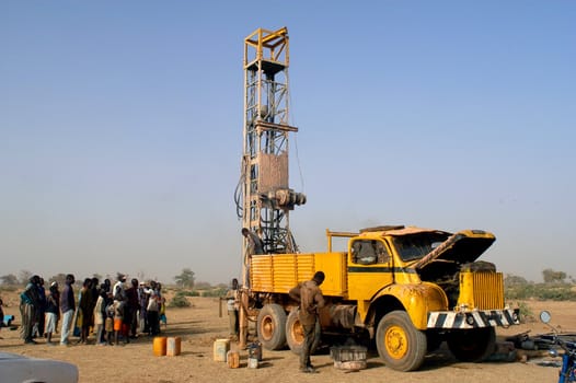 All stages of the drilling of a well in Burkina Faso Faso. Water is with 40 meters of depth and it is necessary to use a truck of drilling. To final manual pump will be assembled so that the well is protected from all pollution outside. A well costs 8000 Euro which are financed by humanitarian associations.