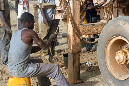 All stages of the drilling of a well in Burkina Faso Faso. Water is with 40 meters of depth and it is necessary to use a truck of drilling. To final manual pump will be assembled so that the well is protected from all pollution outside. A well costs 8000 Euro which are financed by humanitarian associations.