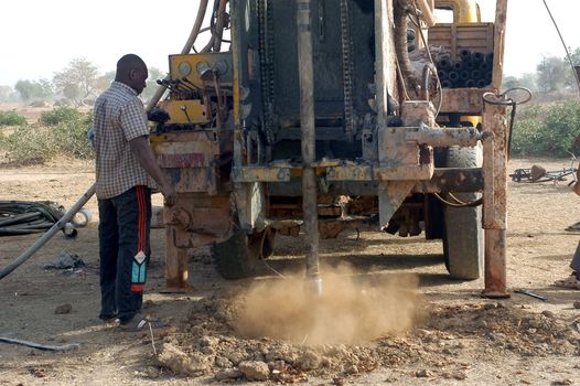 All stages of the drilling of a well in Burkina Faso Faso. Water is with 40 meters of depth and it is necessary to use a truck of drilling. To final manual pump will be assembled so that the well is protected from all pollution outside. A well costs 8000 Euro which are financed by humanitarian associations.