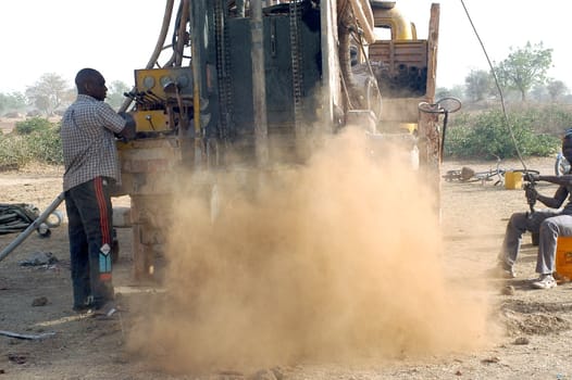 All stages of the drilling of a well in Burkina Faso Faso. Water is with 40 meters of depth and it is necessary to use a truck of drilling. To final manual pump will be assembled so that the well is protected from all pollution outside. A well costs 8000 Euro which are financed by humanitarian associations.