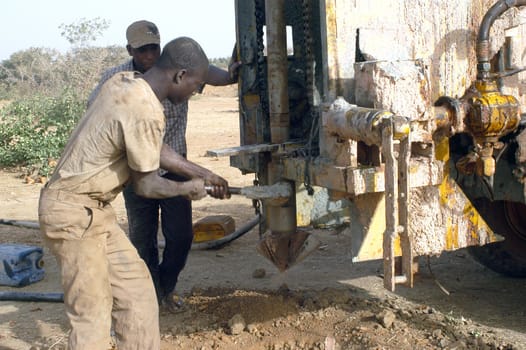 All stages of the drilling of a well in Burkina Faso Faso. Water is with 40 meters of depth and it is necessary to use a truck of drilling. To final manual pump will be assembled so that the well is protected from all pollution outside. A well costs 8000 Euro which are financed by humanitarian associations.