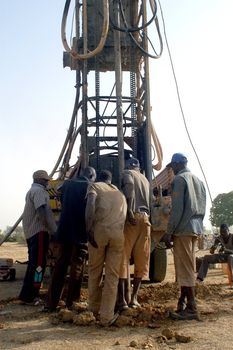 All stages of the drilling of a well in Burkina Faso Faso. Water is with 40 meters of depth and it is necessary to use a truck of drilling. To final manual pump will be assembled so that the well is protected from all pollution outside. A well costs 8000 Euro which are financed by humanitarian associations.