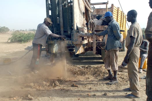 All stages of the drilling of a well in Burkina Faso Faso. Water is with 40 meters of depth and it is necessary to use a truck of drilling. To final manual pump will be assembled so that the well is protected from all pollution outside. A well costs 8000 Euro which are financed by humanitarian associations.