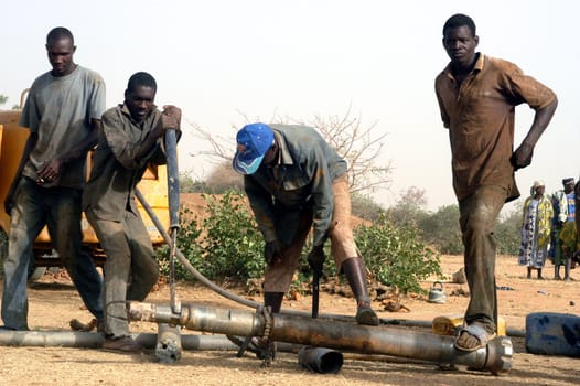 All stages of the drilling of a well in Burkina Faso Faso. Water is with 40 meters of depth and it is necessary to use a truck of drilling. To final manual pump will be assembled so that the well is protected from all pollution outside. A well costs 8000 Euro which are financed by humanitarian associations.