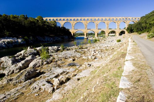 Roman aqueduct, Pont du Gard, Languedoc-Roussillon, France