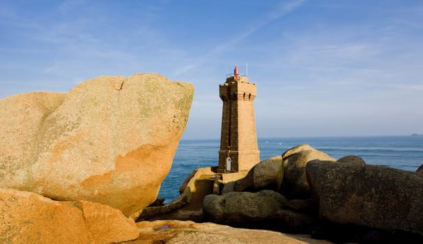 Pors Kamor lighthouse, Ploumanac''h, Brittany, France