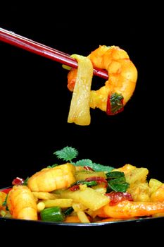 Asian noodles with prawns and stir-fried vegetables in an Asian dish