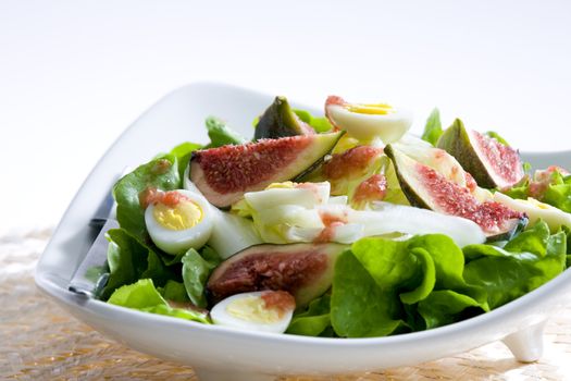 salad with figs and quail eggs
