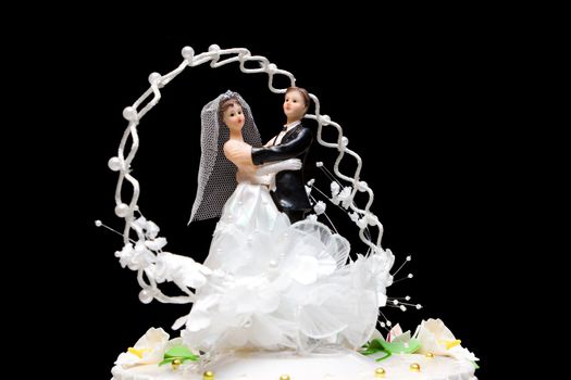 Figurines of the groom and the bride on a wedding cake