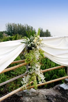 Beautiful flowers at a Western wedding ceremony.