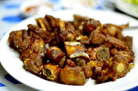  fried pork spare ribs with garlic and pepper