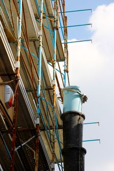 A picture of a Scaffold taken from under