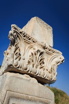 Corinthian capital, carved in marble at the top of pillar