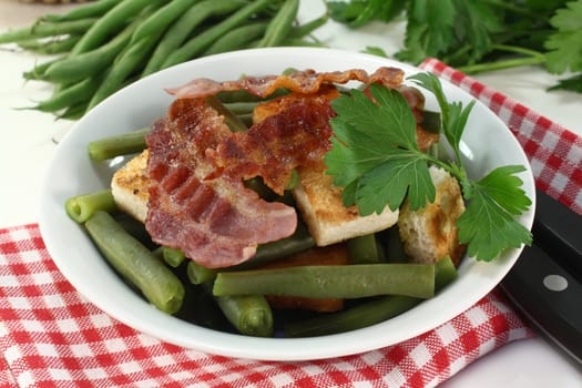 a bowl of green beans and fried bacon