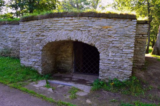 Input in a stone vault