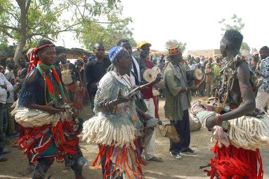 The festival of establishment of a usual chief in Burkina Faso Faso lasts three days. The usual chief succeeds his father deceased, it is always the groin of the family and always a man. It is a very rare event because a chief can be replaced only after his death. During establishment it is the festival and all the area is invited. This festival occurs to Kokemnour�, small village in the East of Burkina Faso Faso in the province of Kouritanga. These three days are punctuated of dance, meal and especially of traditional ceremonies African. The Chief is the King and can be established only by chiefs more important than him.                                