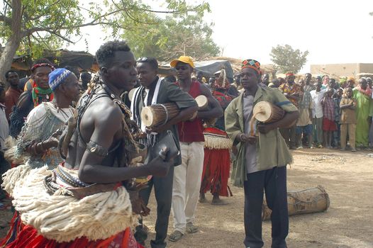 The festival of establishment of a usual chief in Burkina Faso Faso lasts three days. The usual chief succeeds his father deceased, it is always the groin of the family and always a man. It is a very rare event because a chief can be replaced only after his death. During establishment it is the festival and all the area is invited. This festival occurs to Kokemnour�, small village in the East of Burkina Faso Faso in the province of Kouritanga. These three days are punctuated of dance, meal and especially of traditional ceremonies African. The Chief is the King and can be established only by chiefs more important than him.                                