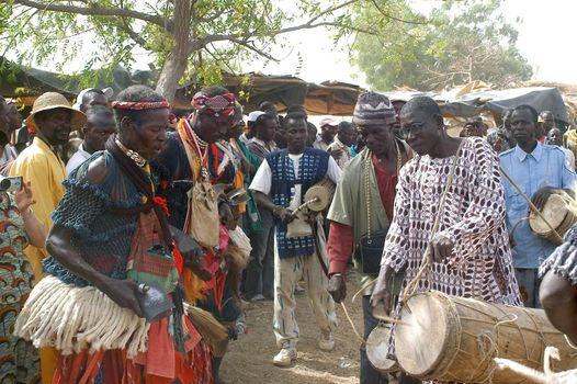 The festival of establishment of a usual chief in Burkina Faso Faso lasts three days. The usual chief succeeds his father deceased, it is always the groin of the family and always a man. It is a very rare event because a chief can be replaced only after his death. During establishment it is the festival and all the area is invited. This festival occurs to Kokemnour�, small village in the East of Burkina Faso Faso in the province of Kouritanga. These three days are punctuated of dance, meal and especially of traditional ceremonies African. The Chief is the King and can be established only by chiefs more important than him.                                