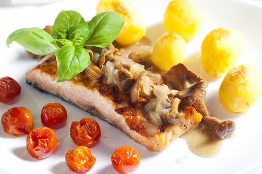 grilled salmon with mushrooms and cherry tomatoes