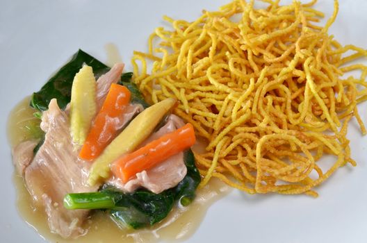 crispy yellow noodle with in a creamy gravy sauce