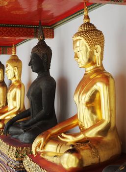 Buddha statue at Wat Phra Chetuphon Vimolmangklararm Rajwaramahaviharn