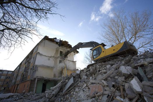 Tearing down an apartment block