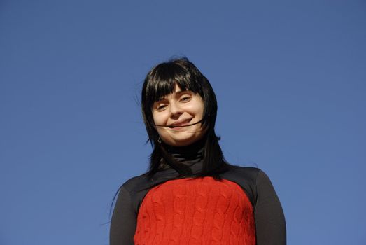 casual latin girl outdoors with the sky in the background