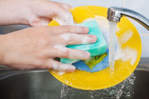 Cleaning dishware kitchen sink sponge washing dish