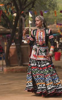 Female kalbelia dancer in traditional tribal dress performing at the annual Sarujkund Fair near Delhi, India