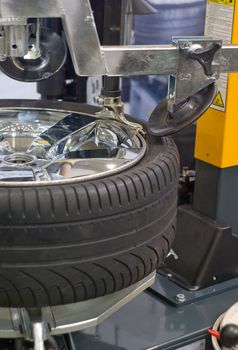 wheel repair in auto service station