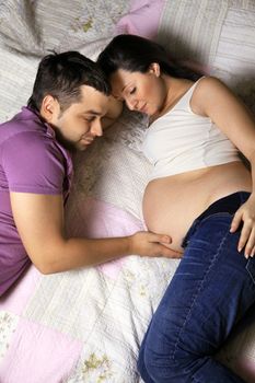 Portrait of a happy pregnant woman and of her husband at home