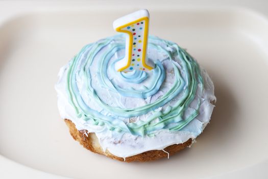 Delicious, gooey smash cake for baby's first birthday