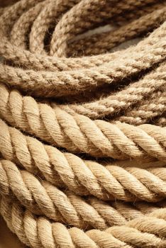 Interleaved linen ropes used for grinder