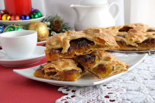 Pieces of strudel stuffed with apples and jam

