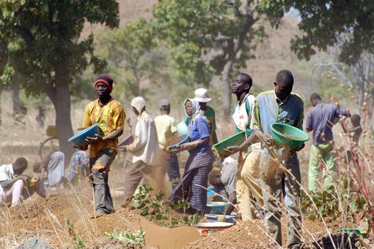To the goldmine of Poura the gold diggers come from everywhere in the hope of finding a little gold after the season of the cultures. Women, children and men of very old are here in a universe of dust under a blazing sun. In Burkina Faso Faso the research of gold in the wild mines is the only activity which makes it possible to save the population of misery.