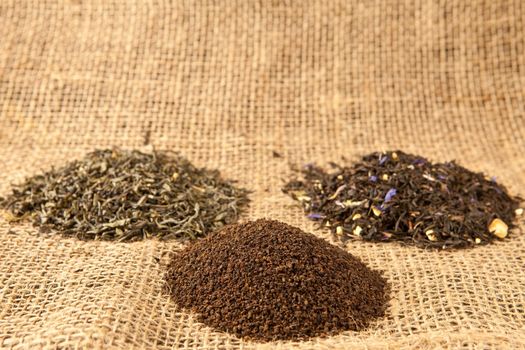 loose leaf tea on hessian