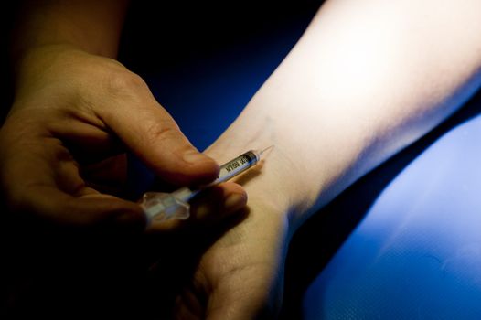 Patient injects insulin pen at hand to recover