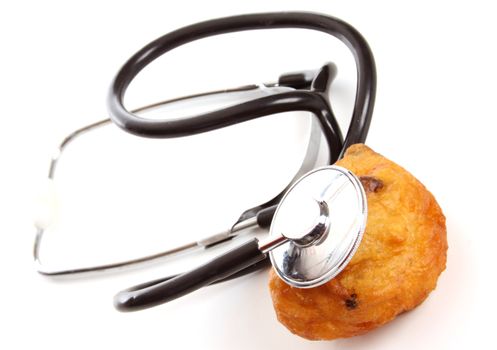 An donut being investigated bij a stethoscope